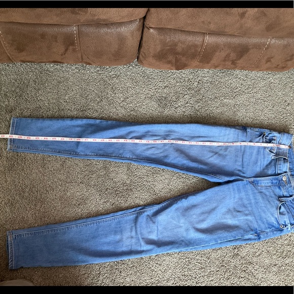 Never used. Old navy skinny jeans - Picture 5 of 7